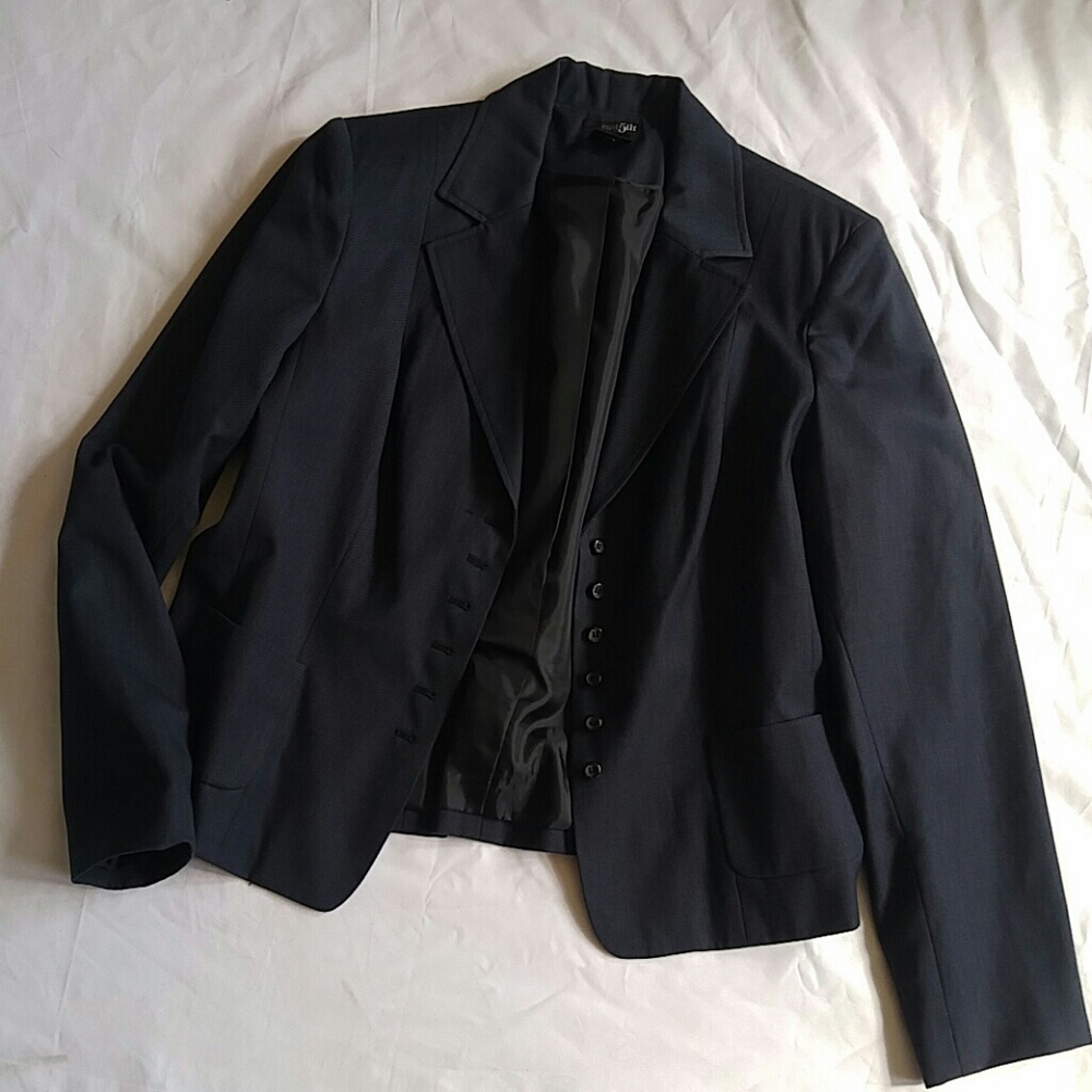Blazer - Picture 3 of 6